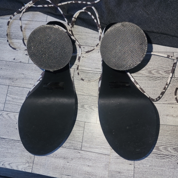 Ego Cowprint Super fun gladiator style round heel - Picture 7 of 7